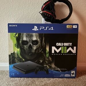 PS4 Console plus Controller